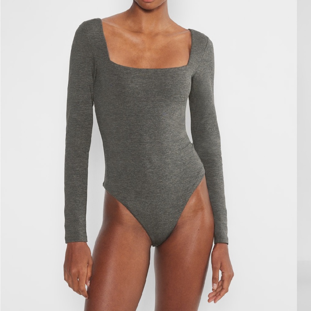 Aritzia Contour Top